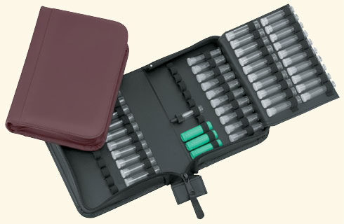 (image for) 60 - Leather remedy case with loops for 1 dram vials (Ø 12-15 mm / ca.1/2 inch), without content